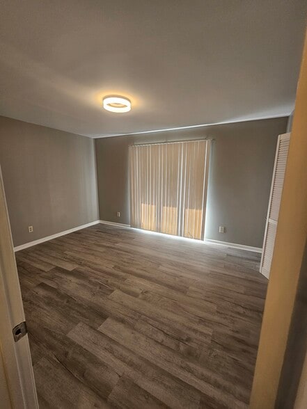 Living room - 732 Coventry Ln