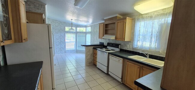 Building Photo - 24430 Oak Hollow Blvd