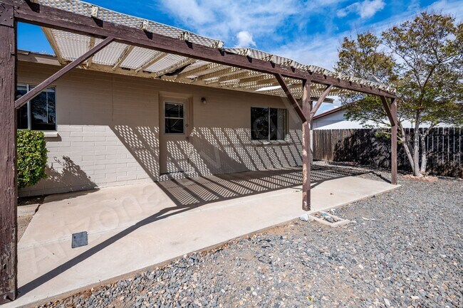 Building Photo - MOVE IN SPECIAL, $675 OFF FIRST MONTH