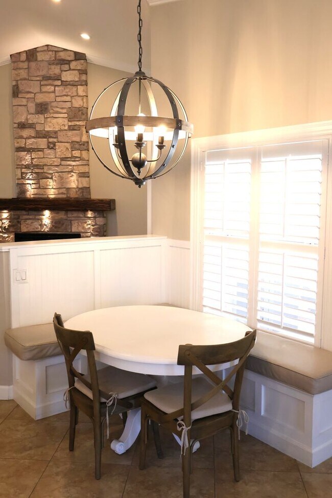 Building Photo - 4 bed, 2 bath pool home in Citrus Park