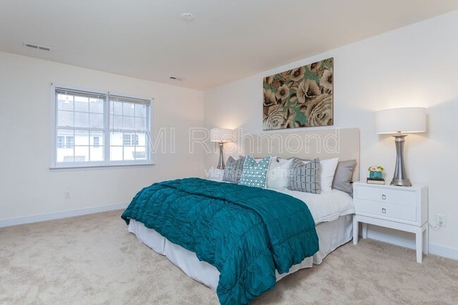 Building Photo - 6909 Stratford Townes Way