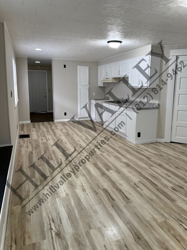 Building Photo - Three Bedroom Home - North