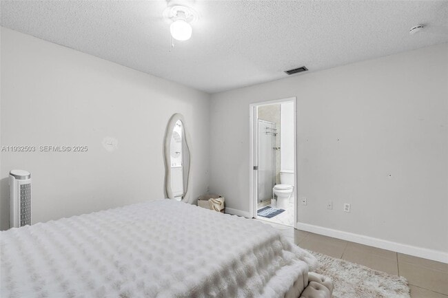 Building Photo - 2740 W 63rd St