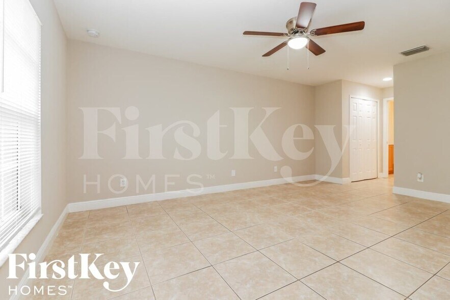 Building Photo - 4213 12th St SW