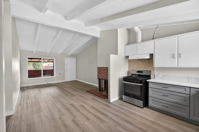 Building Photo - Charming 3-Bed Gem in Sacramento