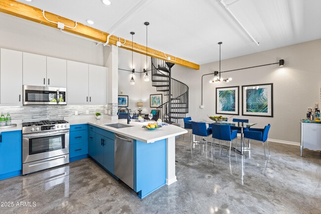 Building Photo - 914 E Osborn Rd