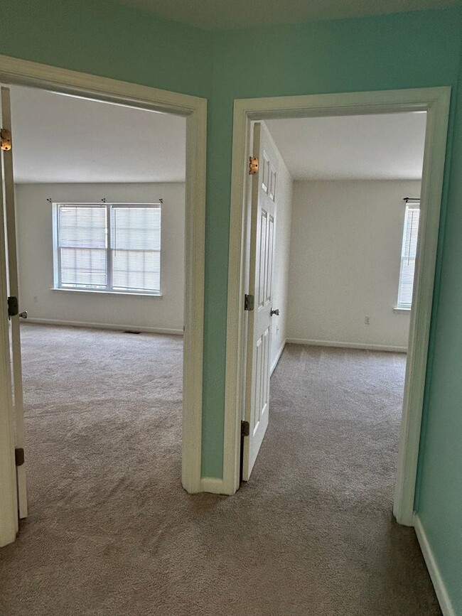 Building Photo - 106 Sirius Dr