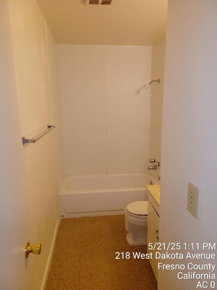 Building Photo - 212 W Dakota Ave