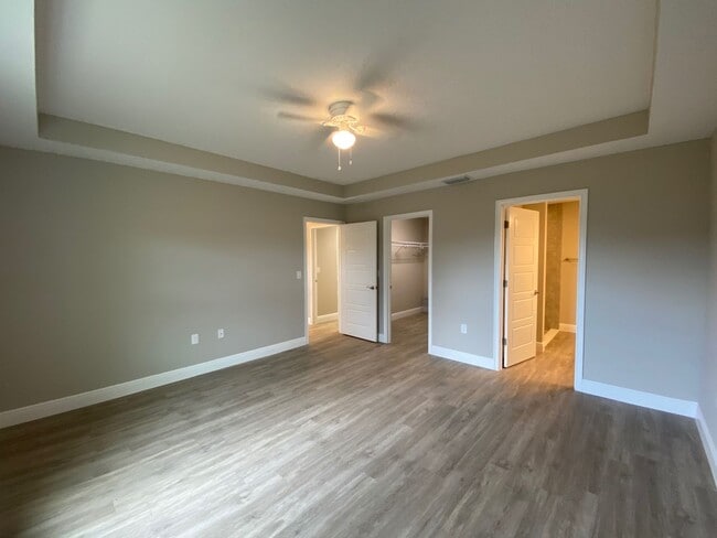 Building Photo - Silver Spring Shores - 3/2/2  **Won't Last***