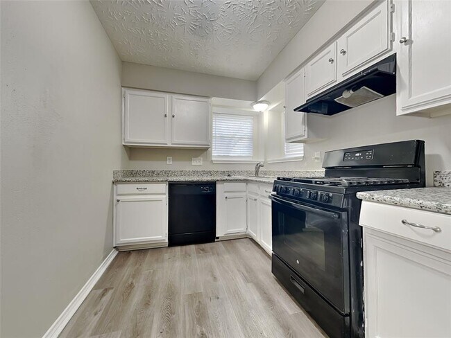 Building Photo - 15243 Bedford Glen Dr