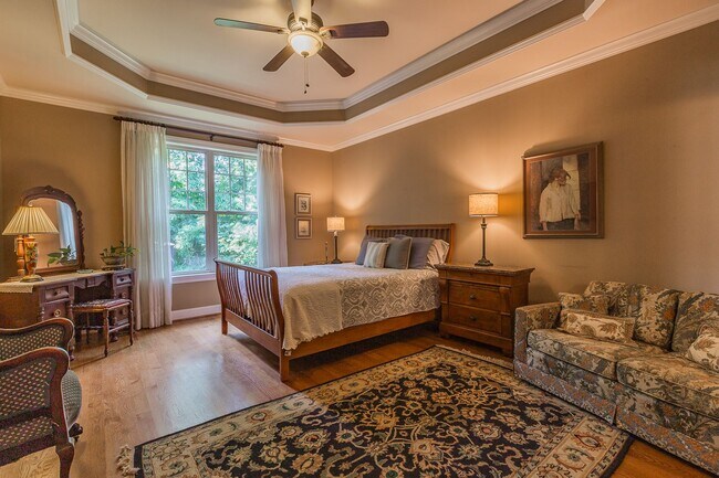 Building Photo - Fully Furnished Home!
