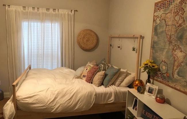 Building Photo - 4 bed/4.5 Bath