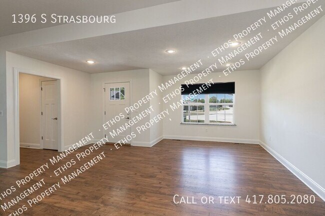 Building Photo - 1396 S Strasbourg-