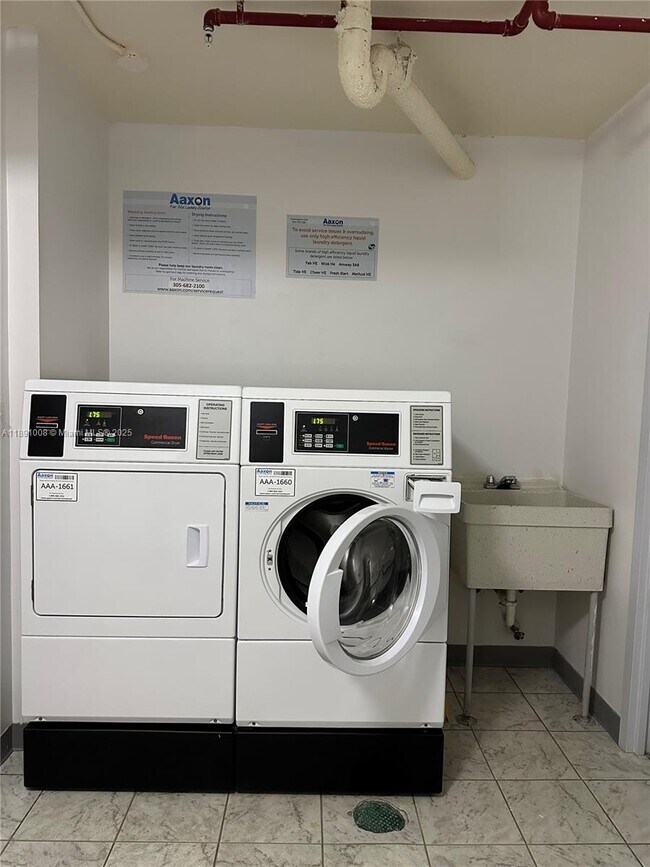 Building Photo - 3675 N Country Club Dr