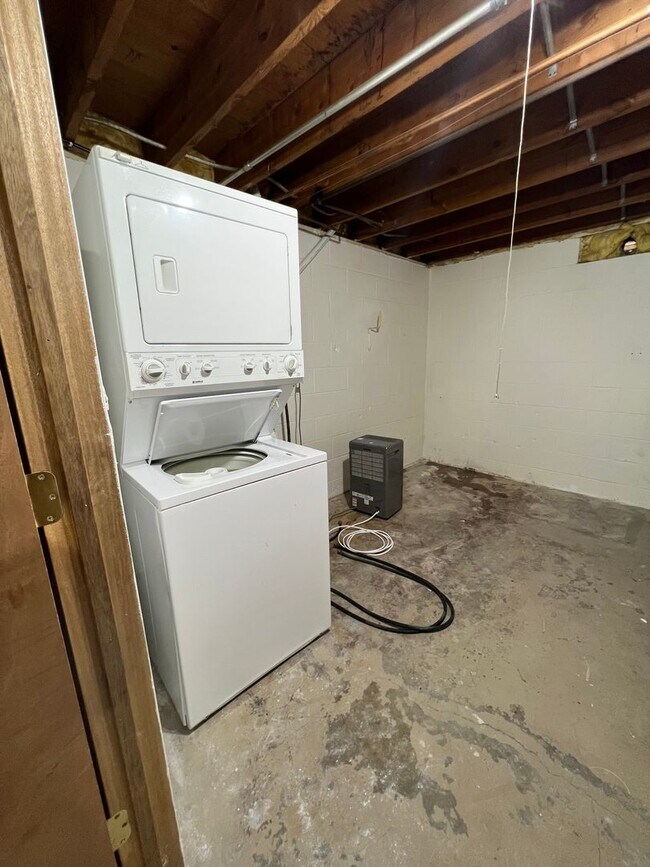 Building Photo - 1212 E Sylvan Ave