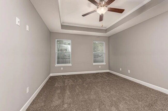 Building Photo - Don't miss out on this beautiful home!