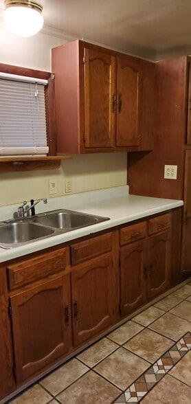 Kitchen - 410 Morton Ave