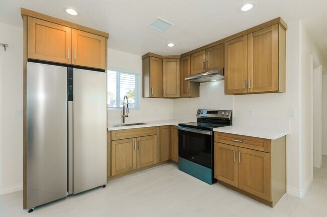 Building Photo - Spacious 3BR/2BA Home with Open Floor Plan, Garage & Washer/Dryer