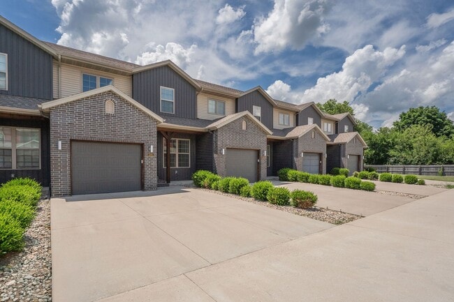 Primary Photo - 1/2 OFF 1ST MONTHS RENT!!! NEW LUXURY 3 BE...