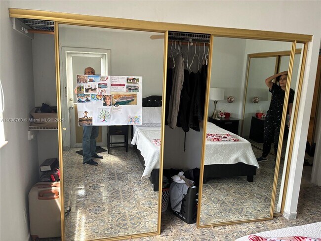 Building Photo - 141 NE 10th Ave