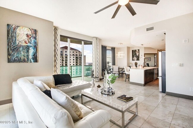 Building Photo - The Peninsula #1710
