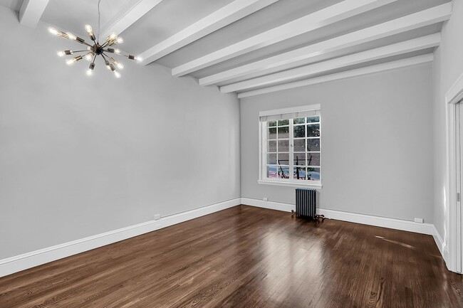 Building Photo - Remodeled 1br+office at the storied Francesca building