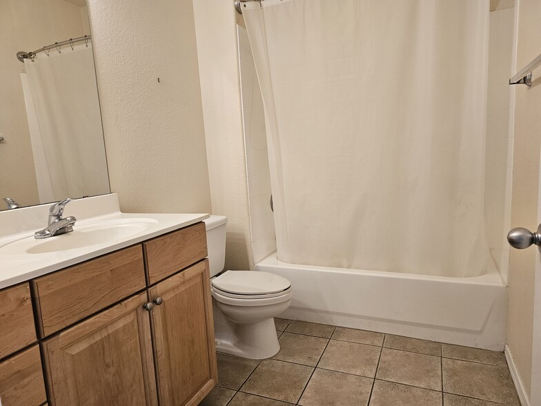 Hall Bath - 19777 N 76th St