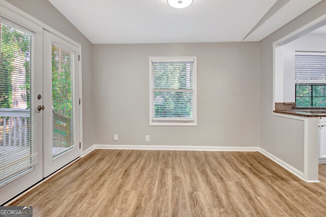 Building Photo - 338 Summer Pl