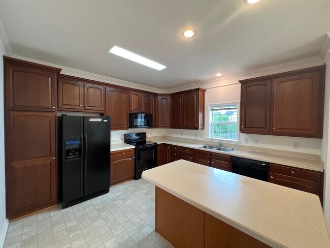 Building Photo - 43 Carlsbad Dr