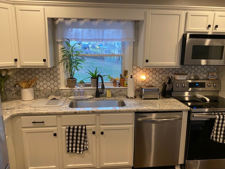 Building Photo - 1116 Sheffield Dr