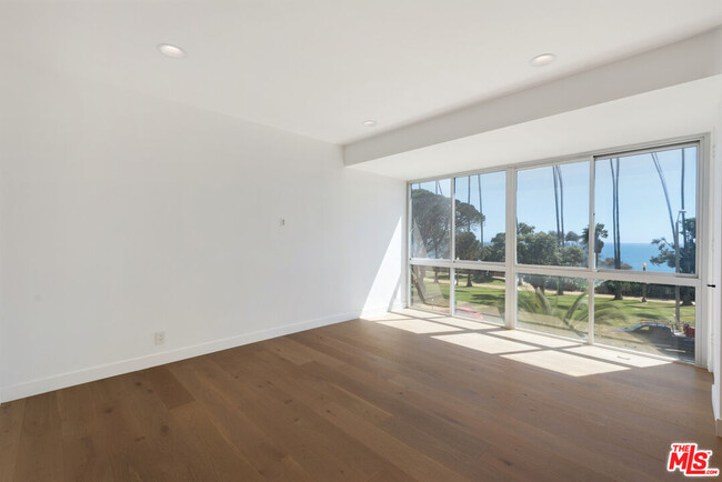 Building Photo - 515 Ocean Ave