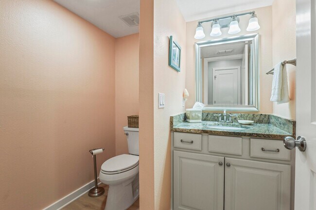 Building Photo - 623 Bayou Dr