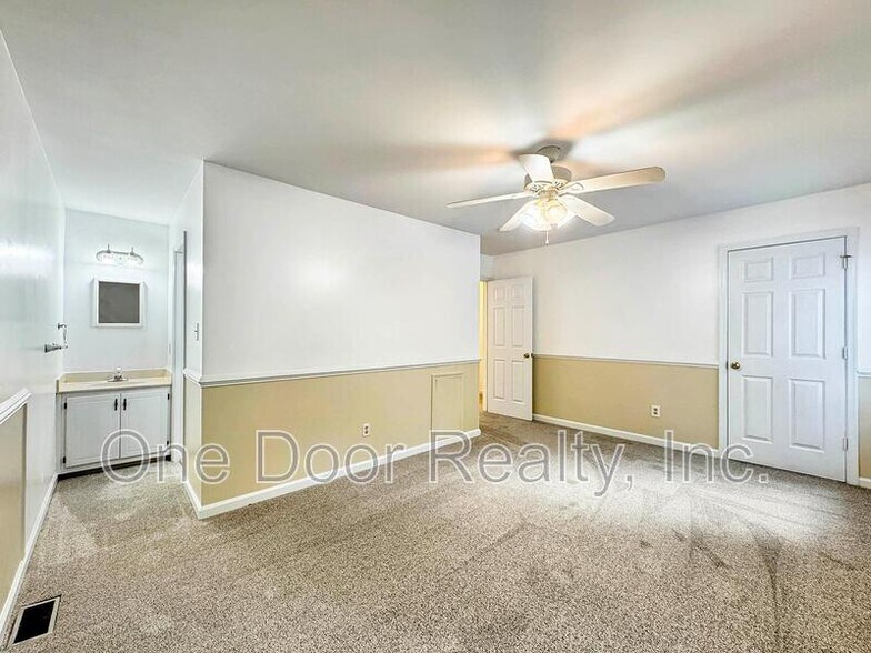 Building Photo - 285 Merrimac Trail