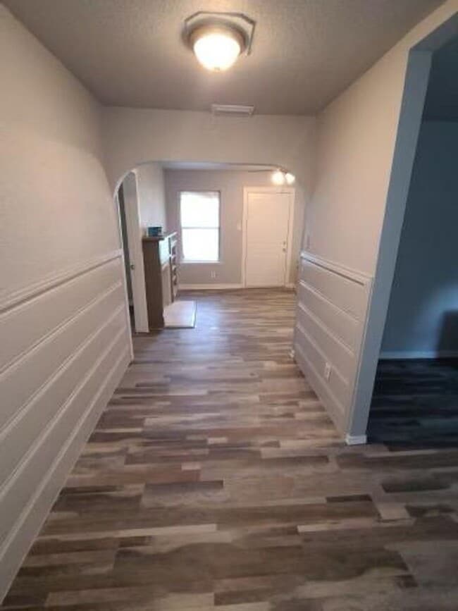 Building Photo - Single-Family Home Available!