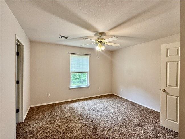 Building Photo - 15 Pennine Ln