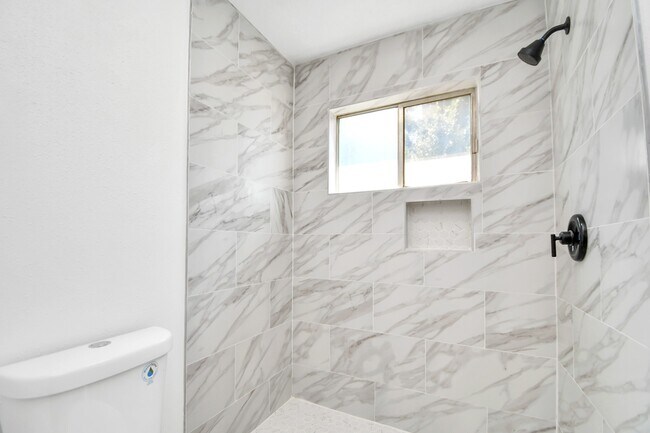 Building Photo - 9912 Cardinal St