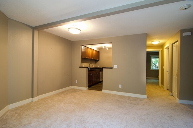 Building Photo - Redmond- One Bedroom Condo located at the ...