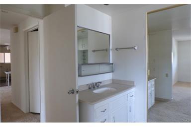 Building Photo - 2 Bedroom w/View