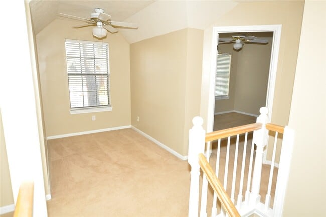 Building Photo - 3614 Scenic Valley Dr