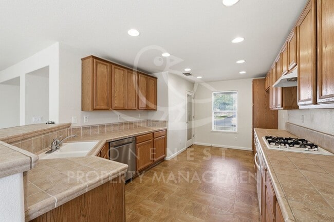Building Photo - 3 Bedroom 2 Bathroom Plumas Lake, Move in Ready