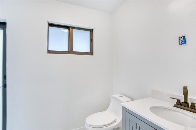 Building Photo - 2224 N 35th Ave