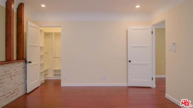 Building Photo - 1437 Ridgeley Dr