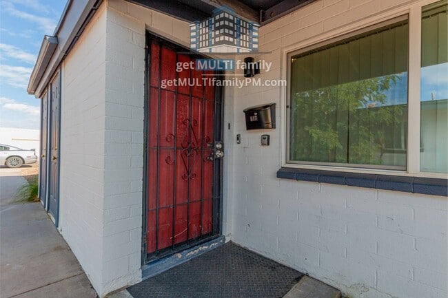 Building Photo - 515 W Pebble Beach Dr