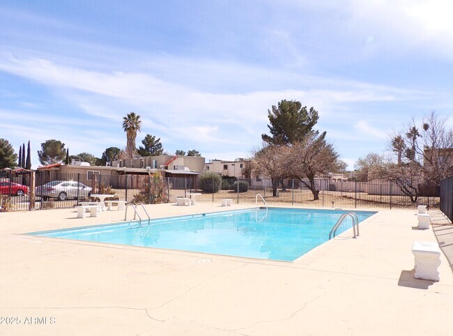 Building Photo - 4307 Plaza Vista
