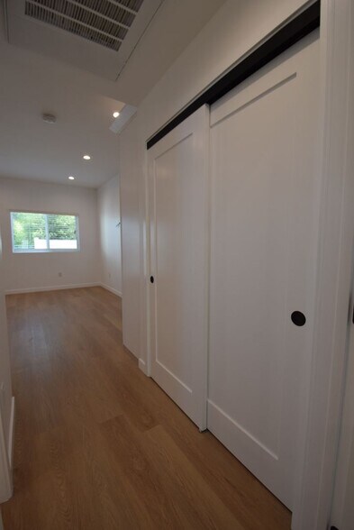 Building Photo - 5915 Fair Ave