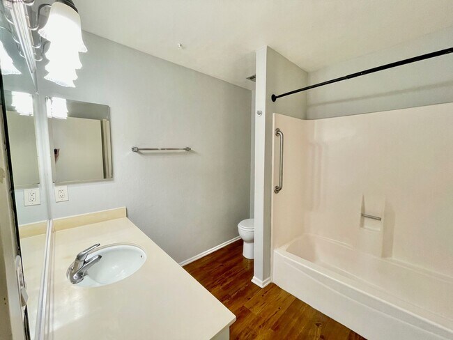 Building Photo - Desirable 3/2 San Antonio Village Condo