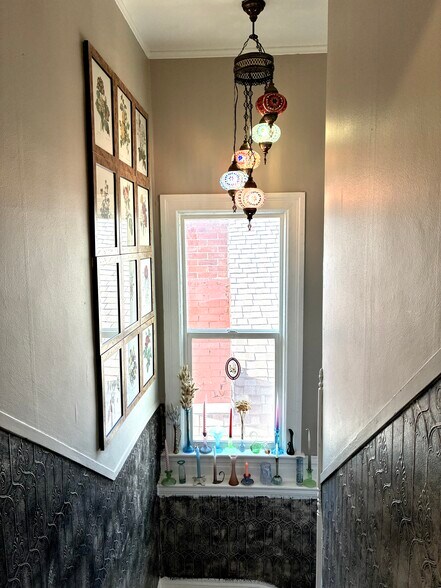 entry - 413 N Center St