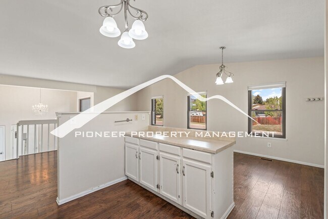 Building Photo - "Westside is the Best Side" - 4 bedroom, 2 full bathroom, 2 car garage, and fully enclosed yard.