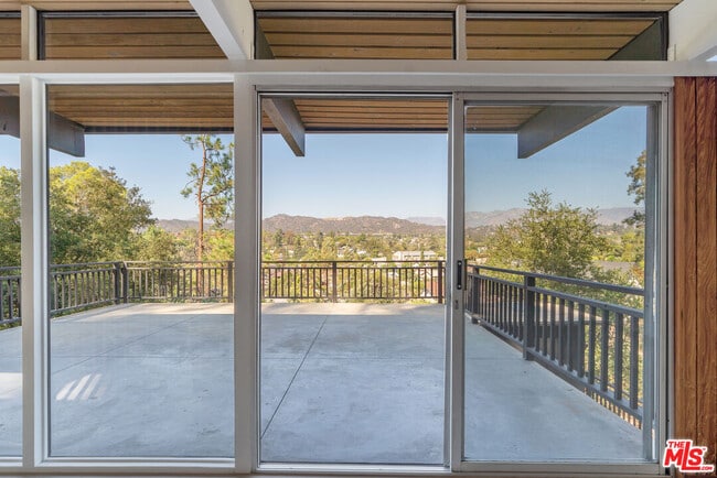 Building Photo - 1404 Oak Grove Dr
