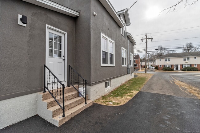 Building Photo - 267 Hebron Ave